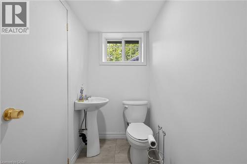179 Macnab Street N, Hamilton, ON - Indoor Photo Showing Bathroom