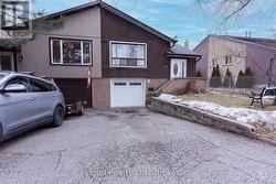 30 SALISBURY CIRCLE Brampton, ON L6V 2Z5