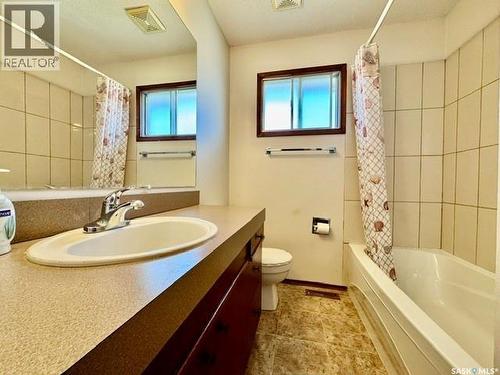 208 2Nd Street Ne, Watson, SK - Indoor Photo Showing Bathroom