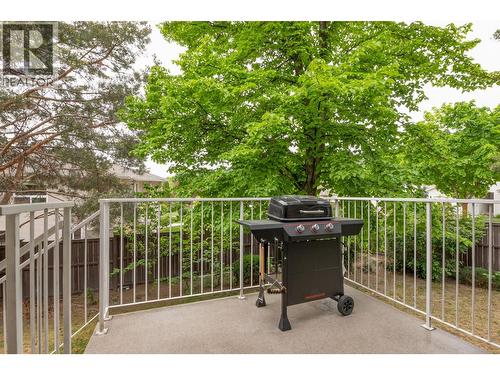 Back deck with access to grassy area - 133 Wyndham Crescent Unit# 110, Kelowna, BC - Outdoor