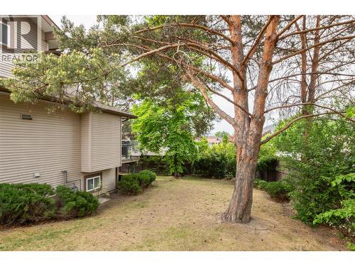 End unit - 133 Wyndham Crescent Unit# 110, Kelowna, BC - Outdoor