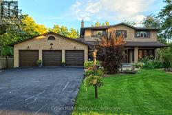 17 BLACK WILLOW COURT Richmond Hill, ON L4E 2M7