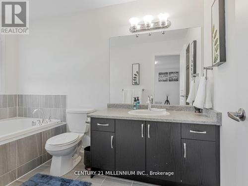 2240 Grainger Loop, Innisfil, ON - Indoor Photo Showing Bathroom