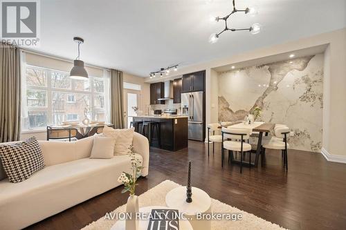 42 CAUSLAND LANE  Richmond Hill, ON L4S 0G5