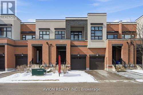 42 CAUSLAND LANE  Richmond Hill, ON L4S 0G5