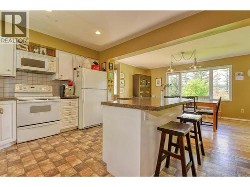 8 Windmill Crescent, Williams Lake, BC - Indoor Photo Showing Kitchen
