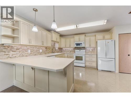 2477 Ingram Road Unit# 310, West Kelowna, BC - Indoor Photo Showing Kitchen With Upgraded Kitchen