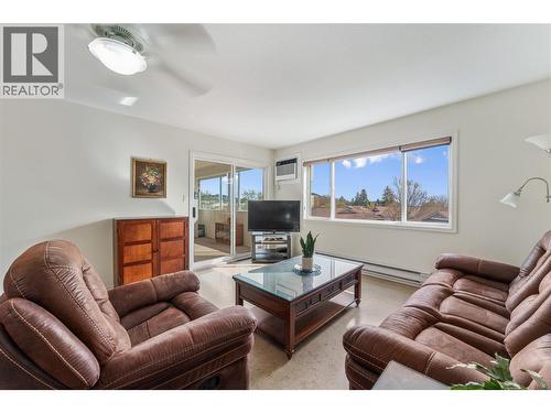 2477 Ingram Road Unit# 310, West Kelowna, BC - Indoor Photo Showing Living Room