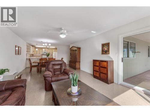 2477 Ingram Road Unit# 310, West Kelowna, BC - Indoor Photo Showing Living Room