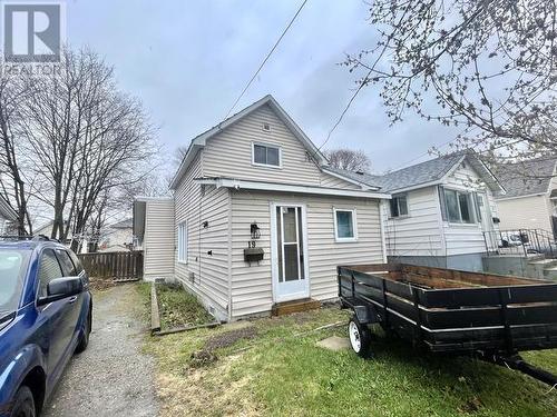 19 Grosvenor AVE  Sault Ste. Marie, ON P6B 2L8