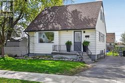 657 MCKELLAR STREET Peterborough (Otonabee Ward 1), ON K9J 1R4