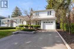 194 SOLINGATE DRIVE Oakville (Br Bronte), ON L6L 3T1