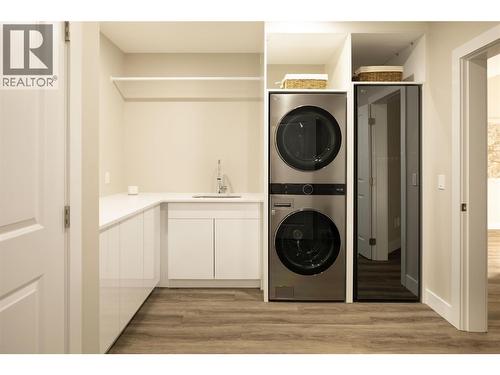 274 Summer Wood Drive, Kelowna, BC - Indoor Photo Showing Laundry Room