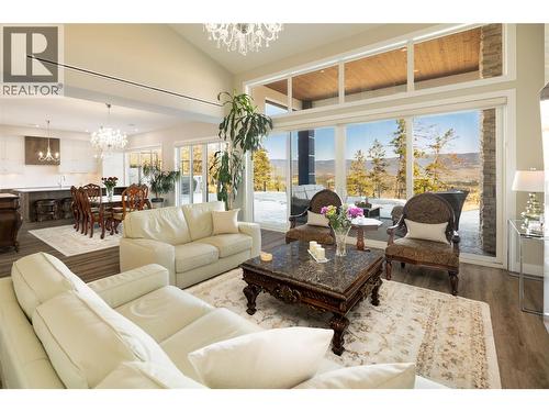 274 Summer Wood Drive, Kelowna, BC - Indoor Photo Showing Living Room