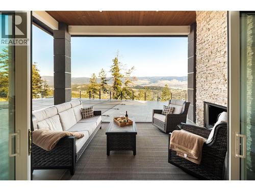 274 Summer Wood Drive, Kelowna, BC -  Photo Showing Living Room