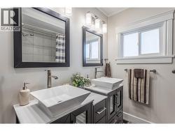 Beautifully renovated bathroom - 