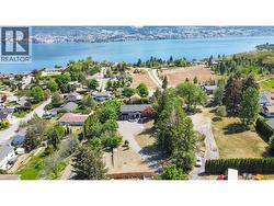 Just minutes to Okanagan Lake - 