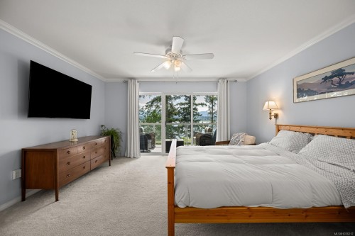 202-2275 Comox Ave, Comox, BC - Indoor Photo Showing Bedroom