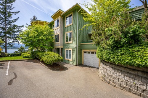 202-2275 Comox Ave, Comox, BC - Outdoor