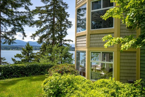 202-2275 Comox Ave, Comox, BC - Outdoor