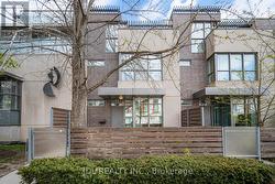 TH8 - 31 BRUNEL COURT Toronto, ON M5V 3Y2
