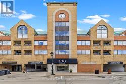 404 - 100 BRONTE ROAD  Oakville, ON L6L 6L5
