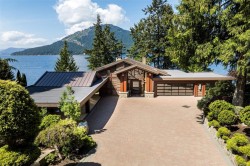960 Lands End End North Saanich, BC V8L 5L3
