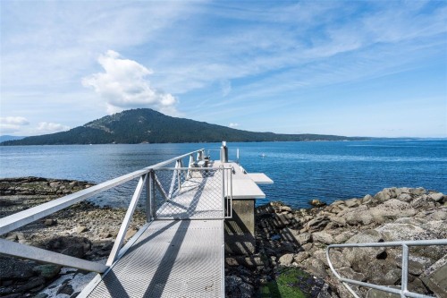 960 Lands End End, North Saanich, BC 