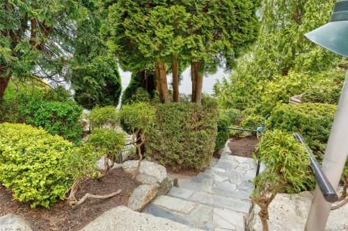 960 Lands End End, North Saanich, BC 