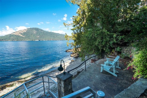 960 Lands End End, North Saanich, BC 