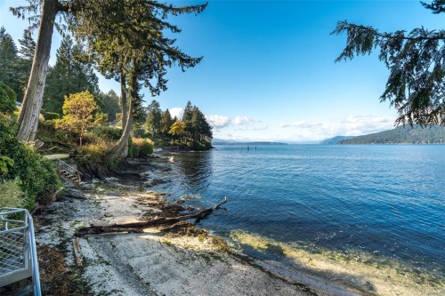 960 Lands End End, North Saanich, BC 