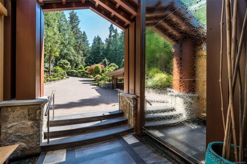 960 Lands End End, North Saanich, BC 