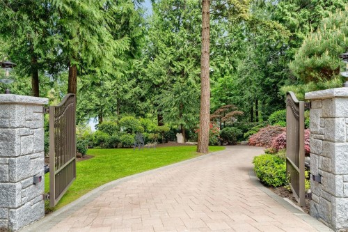 960 Lands End End, North Saanich, BC 