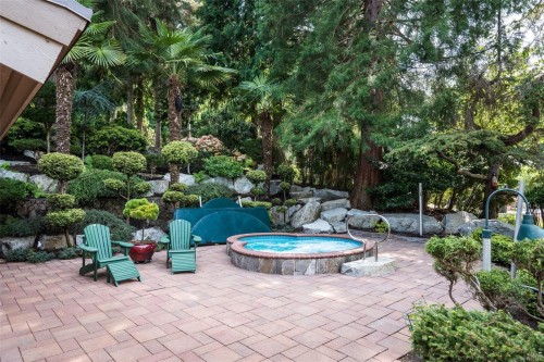 960 Lands End End, North Saanich, BC 