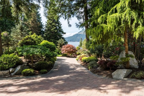 960 Lands End End, North Saanich, BC 
