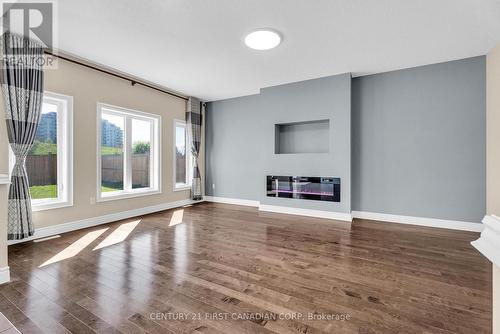 111 Bradwell Chase, London North (North R), ON - Indoor Photo Showing Other Room With Fireplace