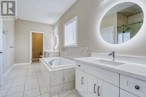111 Bradwell Chase, London North (North R), ON - Indoor Photo Showing Bathroom