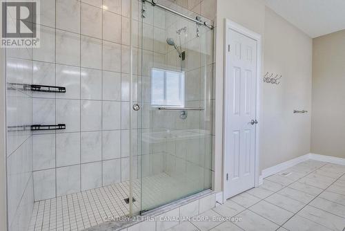 111 Bradwell Chase, London North (North R), ON - Indoor Photo Showing Bathroom