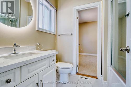 111 Bradwell Chase, London North (North R), ON - Indoor Photo Showing Bathroom