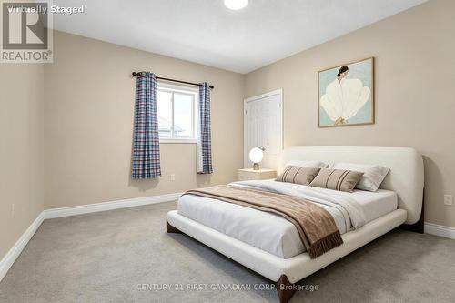 111 Bradwell Chase, London North (North R), ON - Indoor Photo Showing Bedroom