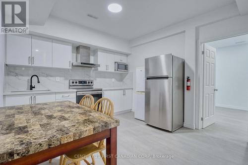 111 Bradwell Chase, London North (North R), ON - Indoor Photo Showing Kitchen