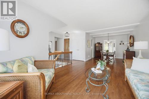 41 Plainsman Road, Mississauga, ON - Indoor Photo Showing Living Room