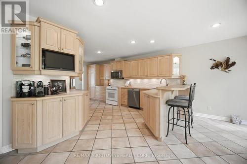41 Plainsman Road, Mississauga, ON - Indoor Photo Showing Kitchen