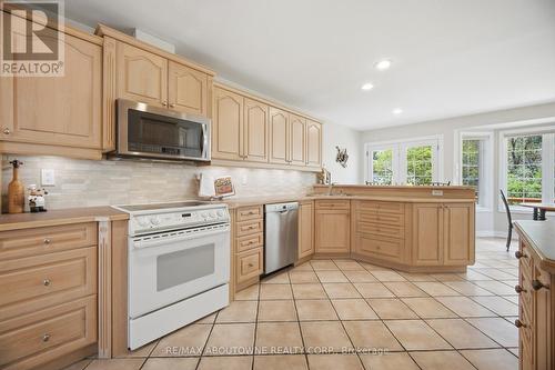 41 Plainsman Road, Mississauga, ON - Indoor Photo Showing Kitchen