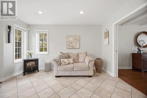 41 Plainsman Road, Mississauga, ON - Indoor Photo Showing Living Room