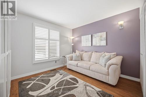 41 Plainsman Road, Mississauga, ON - Indoor Photo Showing Living Room