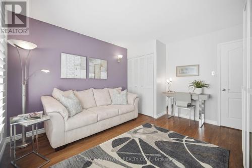 41 Plainsman Road, Mississauga, ON - Indoor Photo Showing Living Room