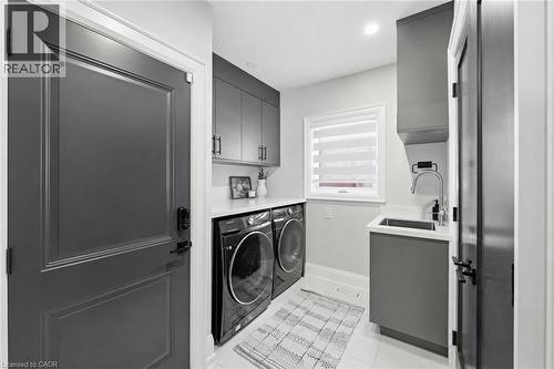 2029 Kempton Park Drive, Mississauga, ON - Indoor Photo Showing Laundry Room