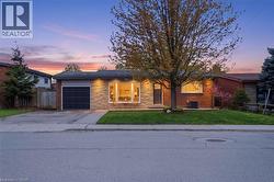 114 LUSCOMBE Street  Hamilton, ON L9A 2K1