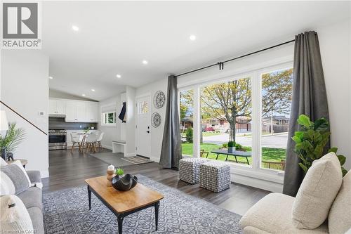 114 Luscombe Street, Hamilton, ON - Indoor Photo Showing Living Room